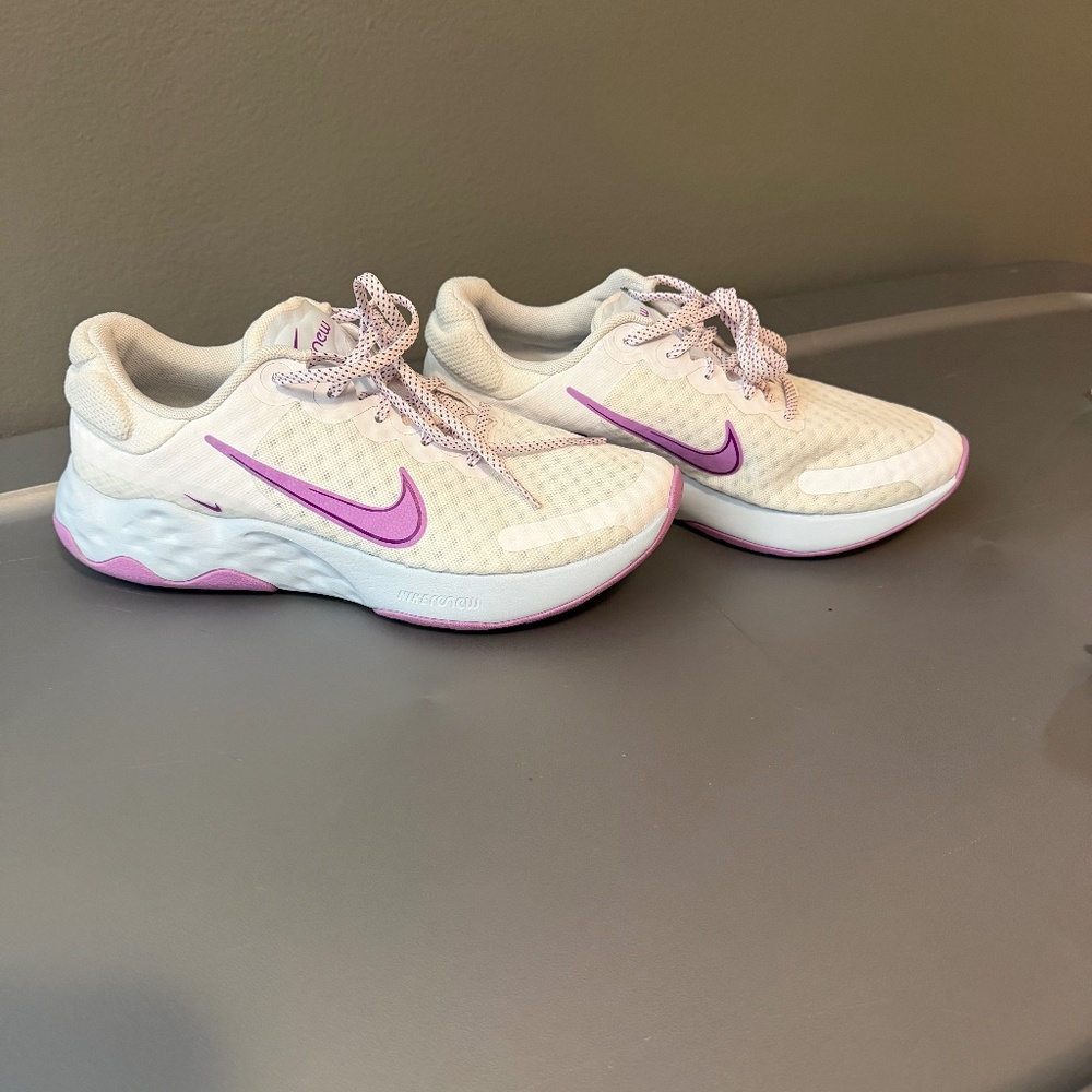 Nike Womens Renew ride 3 running shoes size 8.5